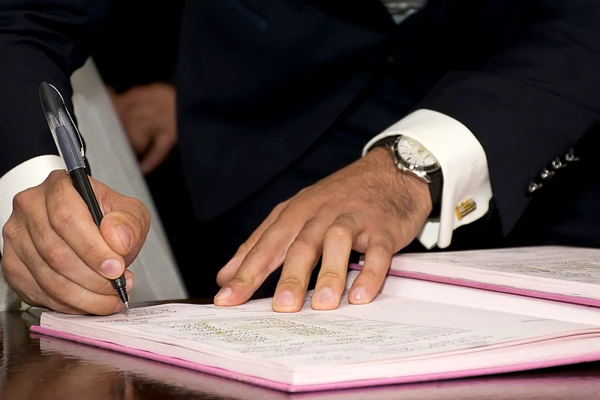 Firma de la escritura de compraventa de una vivienda ante notario